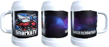 Lade das Bild in den Galerie-Viewer, Der SharksTV Bierkrug im Galaxy Design