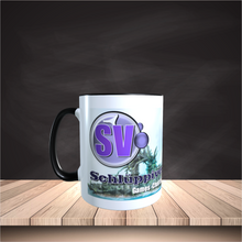 Lade das Bild in den Galerie-Viewer, Die Schlüppiverwalter Sleeve Tasse